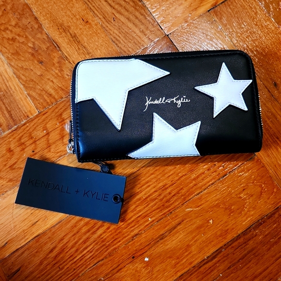 Kendal and Kylie Star Wallet - Picture 2 of 4